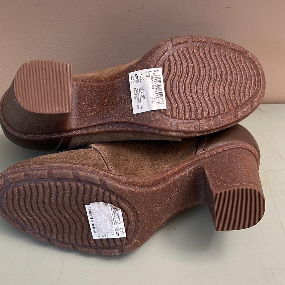 Clarks 7 leather/suede ankle tie heal booties - Picture 4 of 6